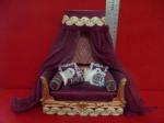 Daybed Burgandy and Gold